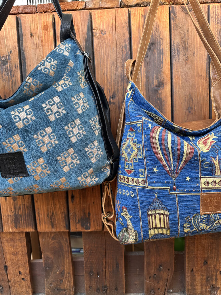 Borsa in pelle cucita a mano
